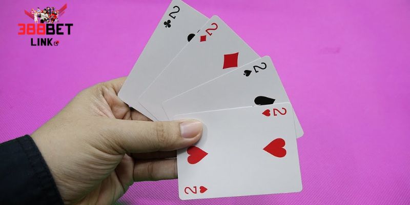 Tứ quý là khi người chơi sở hữu 4 lá bài cùng giá trị